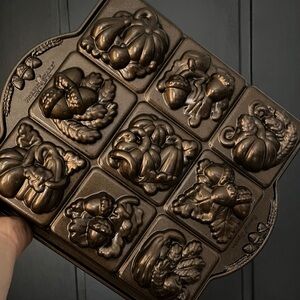 Nordic Ware Bronze Autumn Cakelet Pan